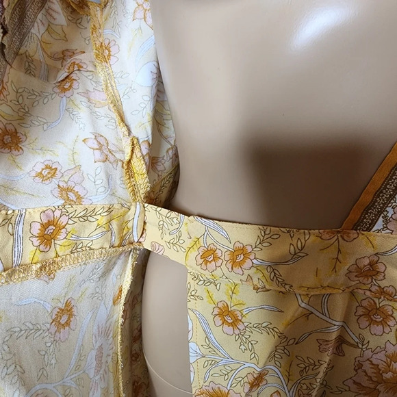 NWT Zesica Wrap Dress Yellow Floral Size Small - Picture 15 of 16